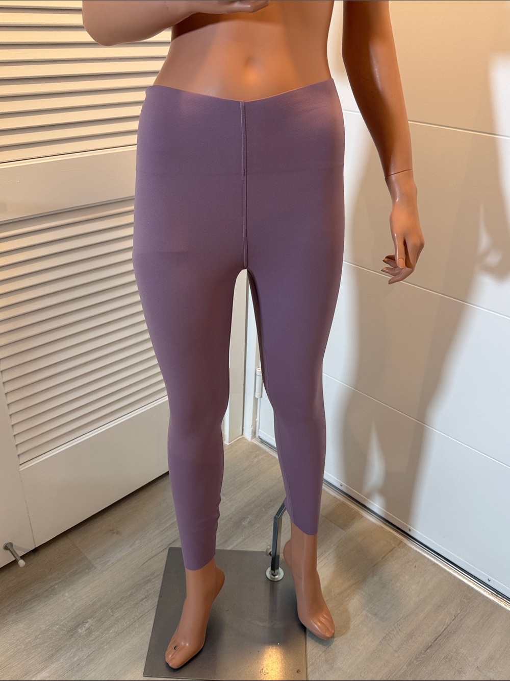 LuLulemon size 8 High-Waist Mauve Active Leggings